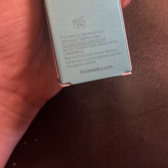 IT Cosmetics Cream Foundation with SPF 40 in Fair/Light - Picture 8 of 15